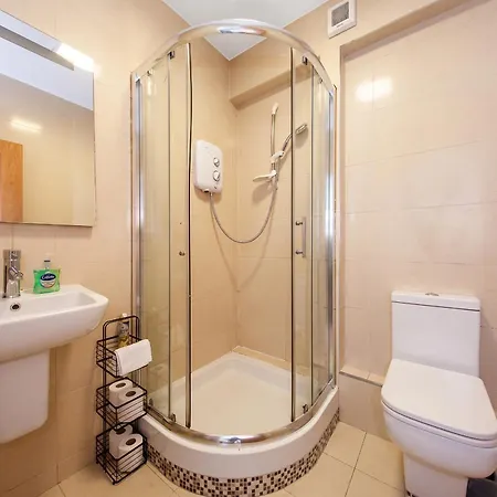 1-bed + Sofa Bed | 4 | Excellent Location Appartamento *