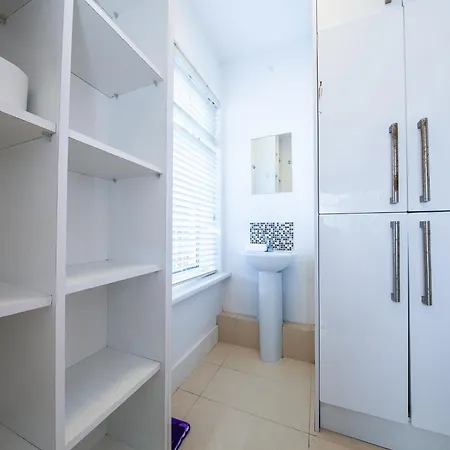 1-bed + Sofa Bed | 4 | Excellent Location * Dublino